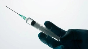 Brasil é vetado de fabricar genérico de injeção contra HIV; preço ameaça acesso pelo SUS