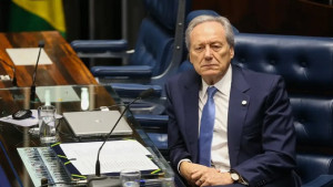 Mais um com a "Boca na botija" PGR é acionada para investigar contrato de Lewandowski com Banco Master