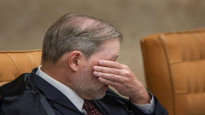 VÃO ESCONDER EMBAIXO DO TAPETE? Sidônio proíbe ministros de Lula de falar sobre crise no STF