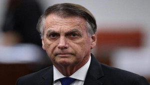 Jair Bolsonaro é internado às pressas em hospital de Brasília