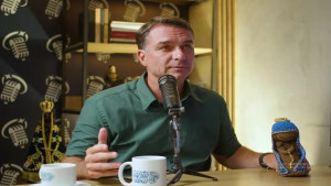 Flávio Bolsonaro desiste de debate da Globo: "Interferência do Judiciário"