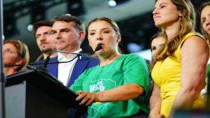 Flávio diz que fala sobre mudar a Constituição 'para redemocratizar o país' se referia à reforma do STF e fim da reeleição