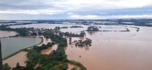 Governo do RS alerta moradores para que busquem abrigos seguros por risco de enchentes