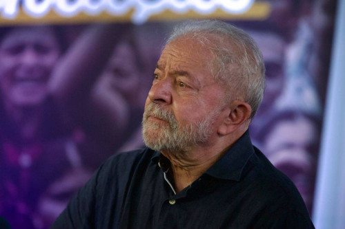 Lula recebe diagnóstico de labirintite e vertigens e luz amarela acende na cúpula petista. Há rumores de que o presidente não teria tempo para um novo mandato