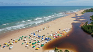 Praia do Forte e Imbassaí estão entre os três  destinos mais acolhedores da Bahia