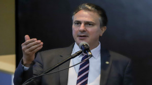 Camilo Santana confirma que deixará Ministério da Educação