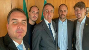 Moraes nega pedido para filhos terem "livre acesso" de visitas a Bolsonaro