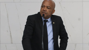 “Dependemos que a Comissão de Finanças e Orçamento libere a matéria”, declara presidente sobre reajuste dos professores de Camaçari