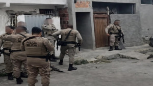 Suspeitos de balear policiais militares em Portão são mortos em troca de tiros