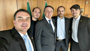 Alexandre de Morais nega pedido de Bolsonaro de ver os filhos no Dia dos Pais