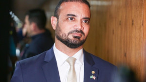 Deputado questiona fala de Jaques Wagner sobre regulação: "em que mundo ele vive?"