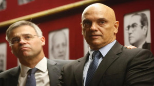 Moraes acusa Mendonça de parcialidade e cobra providências de Fachin