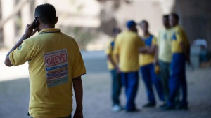 Trabalhadores dos Correios seguem em greve por tempo indeterminado