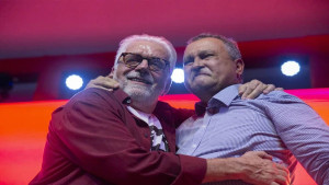 Justiça Eleitoral flagra Wagner e Rui Costa em irregularidade e suspende inserção de rádio