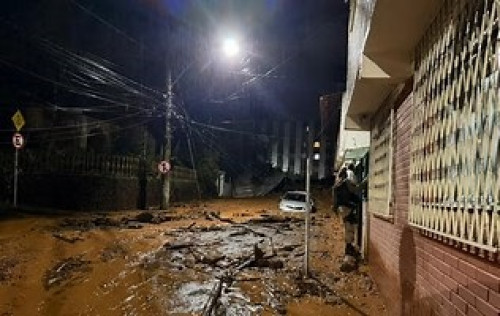 Sobe para 49 mortos e milhares de desabrigados após chuvas em Minas Gerais
