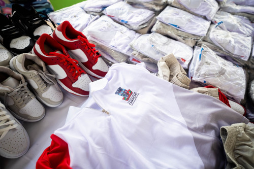 Prefeitura de Camaçari: Entrega de uniformes é iniciada na rede municipal e reforça qualidade e igualdade na educação