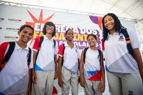 Prefeitura de Camaçari: Entrega de uniformes é iniciada na rede municipal e reforça qualidade e igualdade na educação