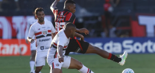 Vitória vence São Paulo em casa e se recupera no Brasileirão