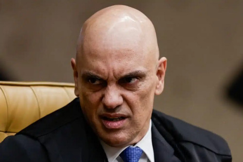 Alexandre de Moraes nega ter viajado em aviões de Vorcaro