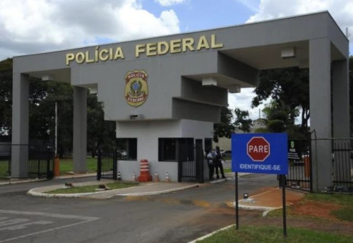 "Deu caruara" PF decide devolver credenciais a agente americano