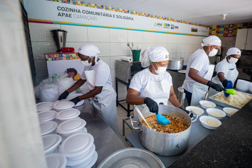 Camaçari ganha novas cozinhas do projeto Comida no Prato e passa a ter a distribuição de 800 quentinhas em três dias da semana.