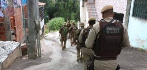 "Bahia paz e amor" Três PMs são baleados em confronto em Lauro de Freitas