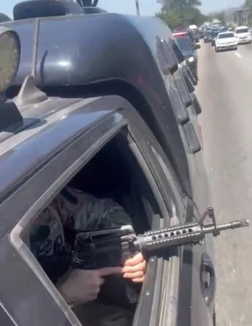 (Terra sem lei)  Comando Vermelho: Saramandaia vive sob regras do tráfico até nas primeiras horas do dia