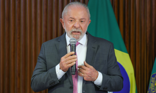 Lula assina MP e revoga ‘taxa das blusinhas’