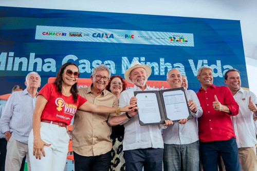 Prefeitura e Governo Federal assinam termo de autoriza&ccedil;&atilde;o para constru&ccedil;&atilde;o de mais 160 unidades do Minha Casa, Minha Vida