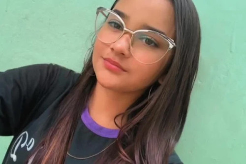 Mãe ouviu gritos da filha e tentou socorrer a adolescente antes de morte por choque com chapinha na Bahia