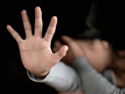 Pai preso por estuprar filha de 12 anos cometia abuso havia seis meses, diz polícia