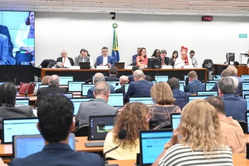 Fim da escala 6x1: comissão vota proposta nesta quarta (27/5)