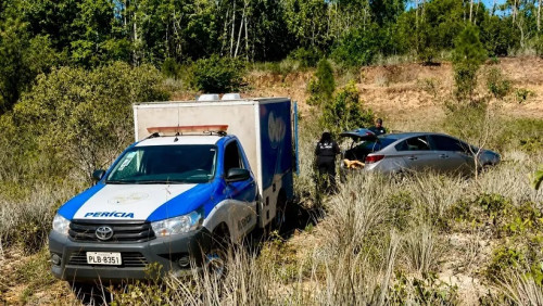 Corpos de três homens são encontrados dentro de carro às margens da Linha Verde