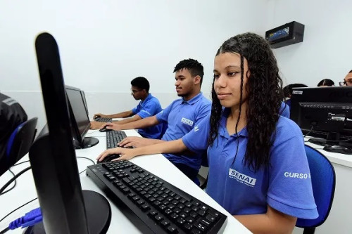 SENAI Bahia oferece 545 bolsas em cursos técnicos em Camaçari, Lauro de Freitas e Salvador