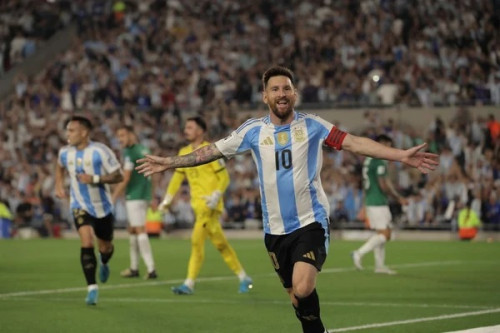 Com dois gols e marca histórica de Messi, Argentina vence a Áustria e garante classificação no Grupo J