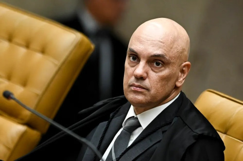 Moraes valida acordo que suspende ação contra deputado réu por 8/1