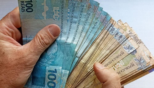 Receita paga nesta terça segundo lote de restituição do Imposto de Renda