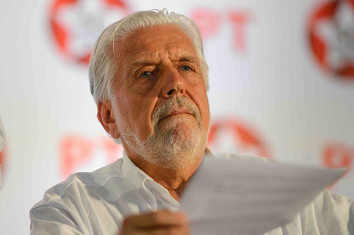 Com a "mão na massa"? PF intima Jaques Wagner a prestar depoimento sobre caso Master