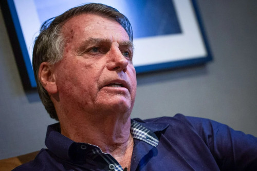 Bolsonaro cita Lula para derrubar restrições impostas por Moraes