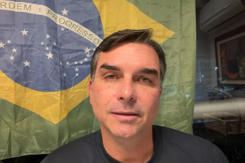 Flávio: Moraes tenta “interferir nas eleições” ao proibir visitas a Bolsonaro