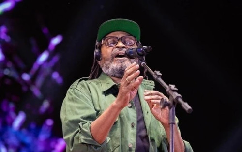 Edson Gomes passa mal, cancela show de última hora e é substituído pelo filho no Ceará