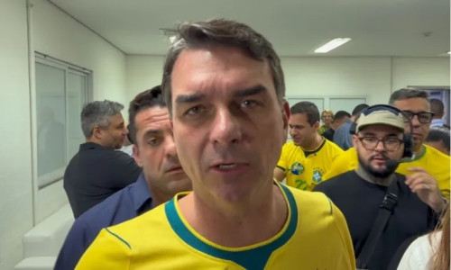 Flávio culpa Lula por tarifaço dos EUA: ‘Cavou o pênalti contra o povo brasileiro’
