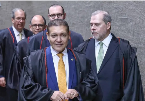 E AGORA BRASIL? Ministro do STF mantém travada ação que cobra abertura de CPI do banco Master