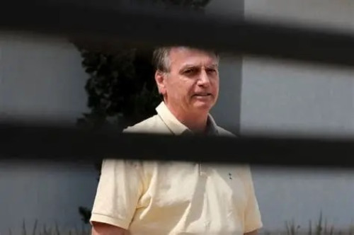 Moraes mantém prisão domiciliar humanitária de Bolsonaro
