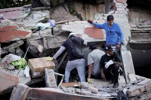 Colômbia entra no 2º dia de buscas após terremoto de magnitude 7,4 que matou mais de 160 pessoas