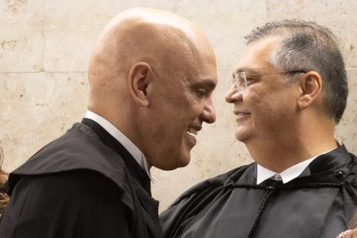 Moraes determina busca contra informante de jornalista que publicou texto sobre carro usado por Dino