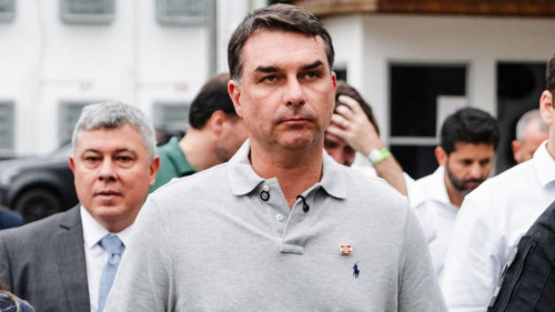 Na Bahia, Flávio Bolsonaro chama reajuste do Bolsa Família de “ato de desespero” e “ilegal”