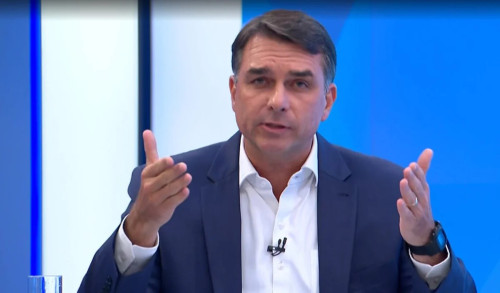 PF cancela passaportes de Flávio Bolsonaro