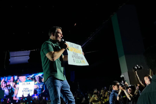 Flávio diz que abre sigilos se Marcola, ex-chefe de gabinete de Lula, abrir.