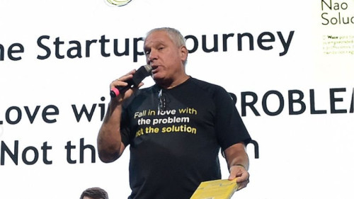 Criador do Waze diz que complexidade do Brasil é "vantagem" para startups e afasta gigantes globais
